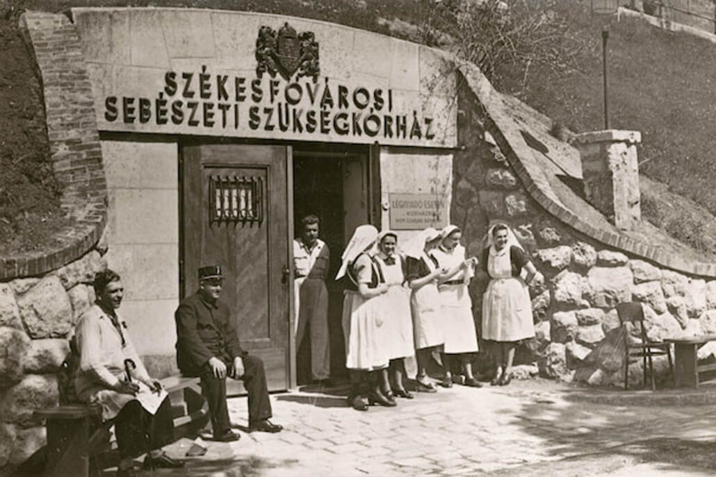 Sziklakórház, bejárat