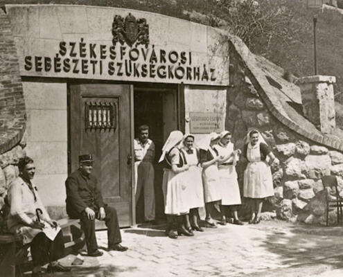 Sziklakórház, bejárat